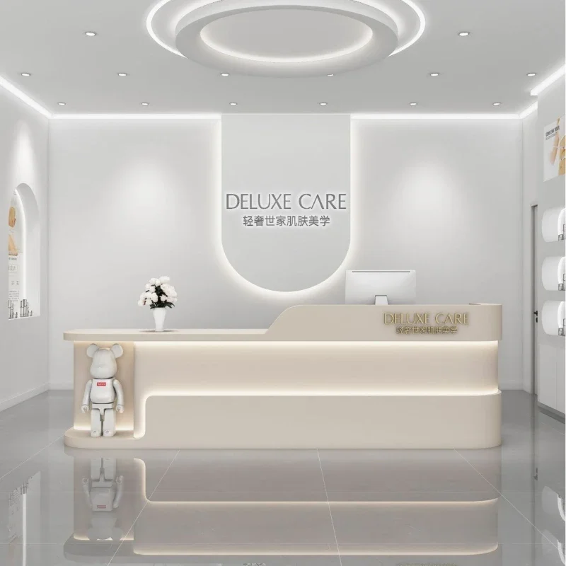 Moderne make-uptafel, schoonhe - Beauty Makeup Institute recensie en prijs